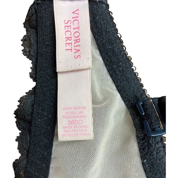 Victoria’s Secret very sexy push up black lace bra - Picture 3 of 3